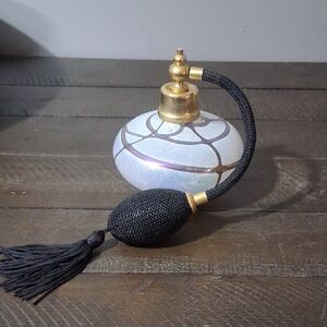 Vintage Elegant Perfume Atomizer with Gold Accents
